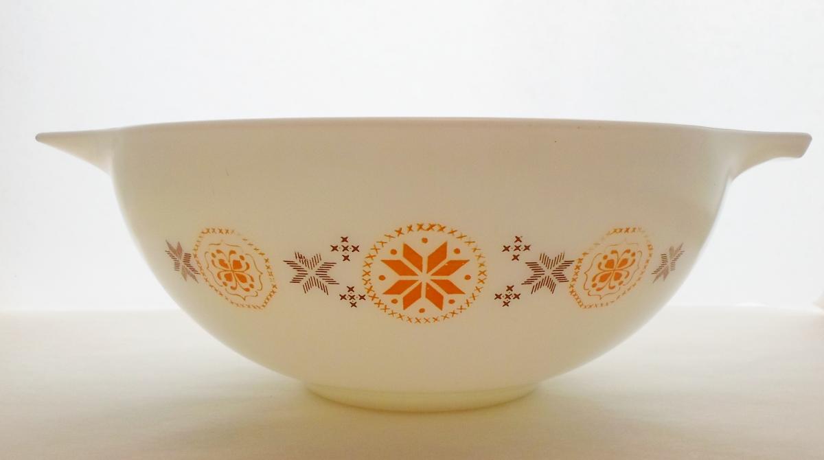 Vintage Pyrex Town and Country Cinderella Bowl